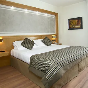 President 4* Correggio